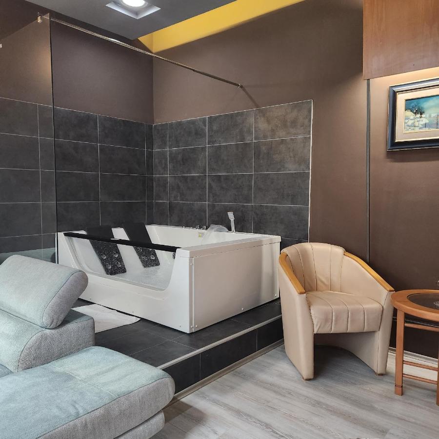 In Club Aparthotel Vrnjačka Banja Kültér fotó